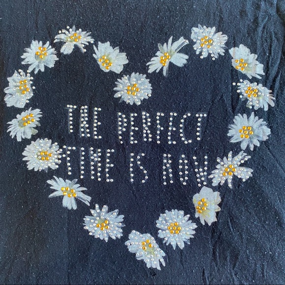 cropped black daisy flower tank top GUC - Picture 2 of 4